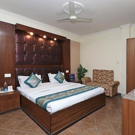 Oyo 1822 Hotel Ambassador Ντεχραντούν Εξωτερικό φωτογραφία