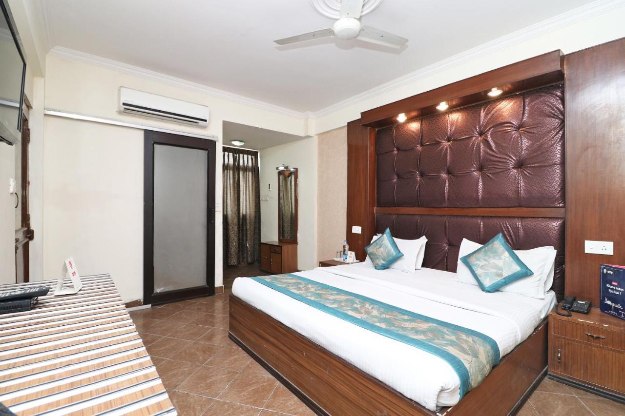 Oyo 1822 Hotel Ambassador Ντεχραντούν Εξωτερικό φωτογραφία