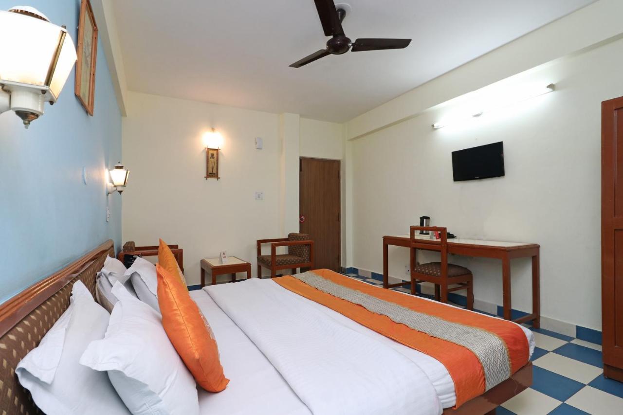 Oyo 1822 Hotel Ambassador Ντεχραντούν Εξωτερικό φωτογραφία