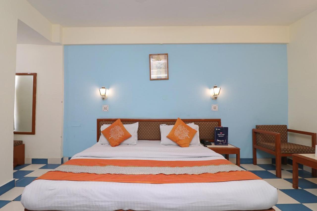 Oyo 1822 Hotel Ambassador Ντεχραντούν Εξωτερικό φωτογραφία