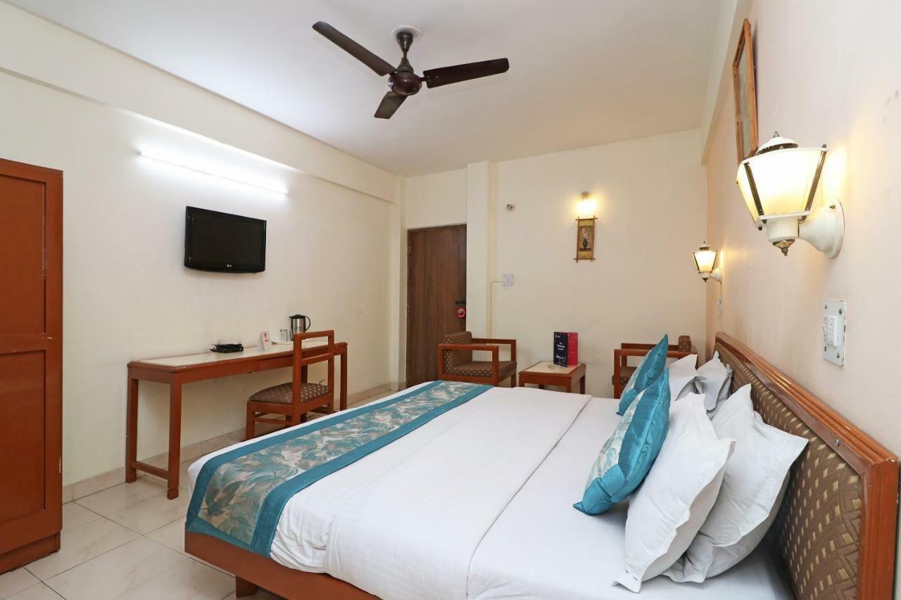 Oyo 1822 Hotel Ambassador Ντεχραντούν Εξωτερικό φωτογραφία