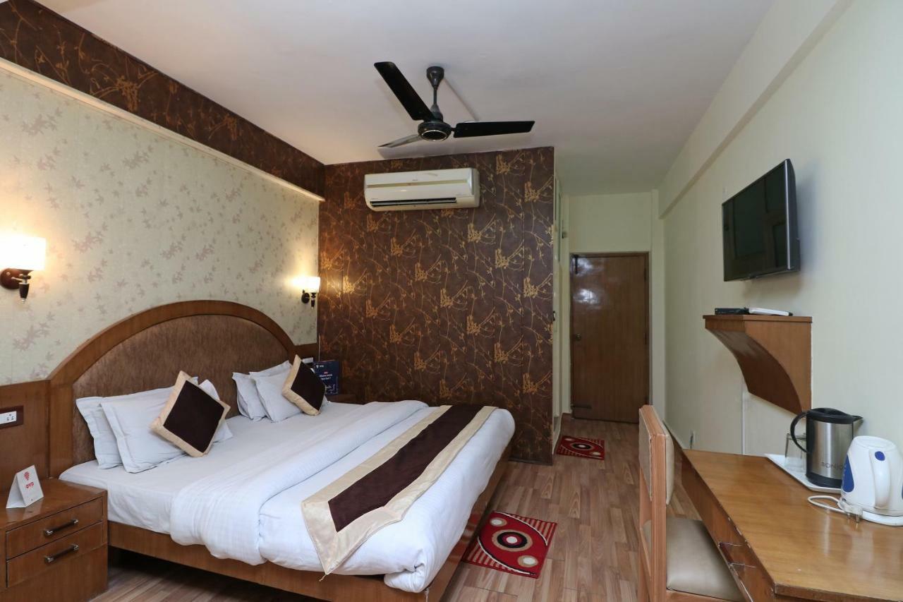 Oyo 1822 Hotel Ambassador Ντεχραντούν Εξωτερικό φωτογραφία