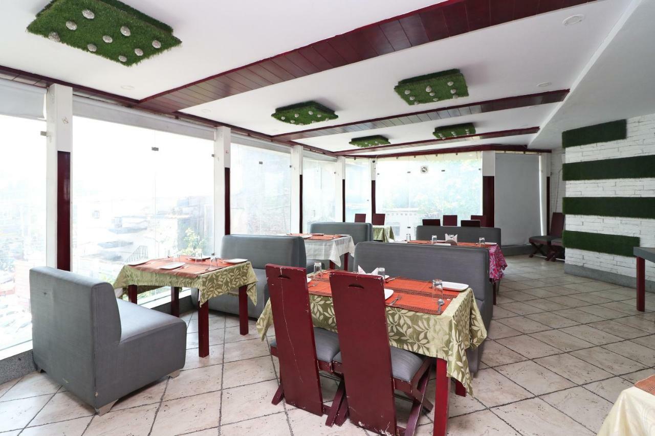 Oyo 1822 Hotel Ambassador Ντεχραντούν Εξωτερικό φωτογραφία