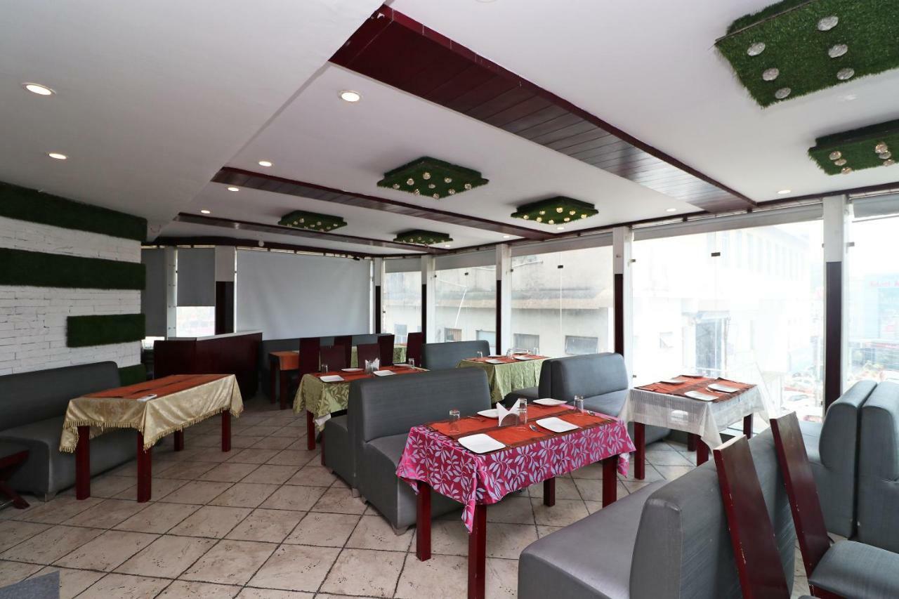 Oyo 1822 Hotel Ambassador Ντεχραντούν Εξωτερικό φωτογραφία